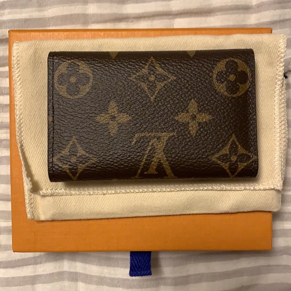 Louis Vuitton 6 Key Holder - Picture 2 of 3